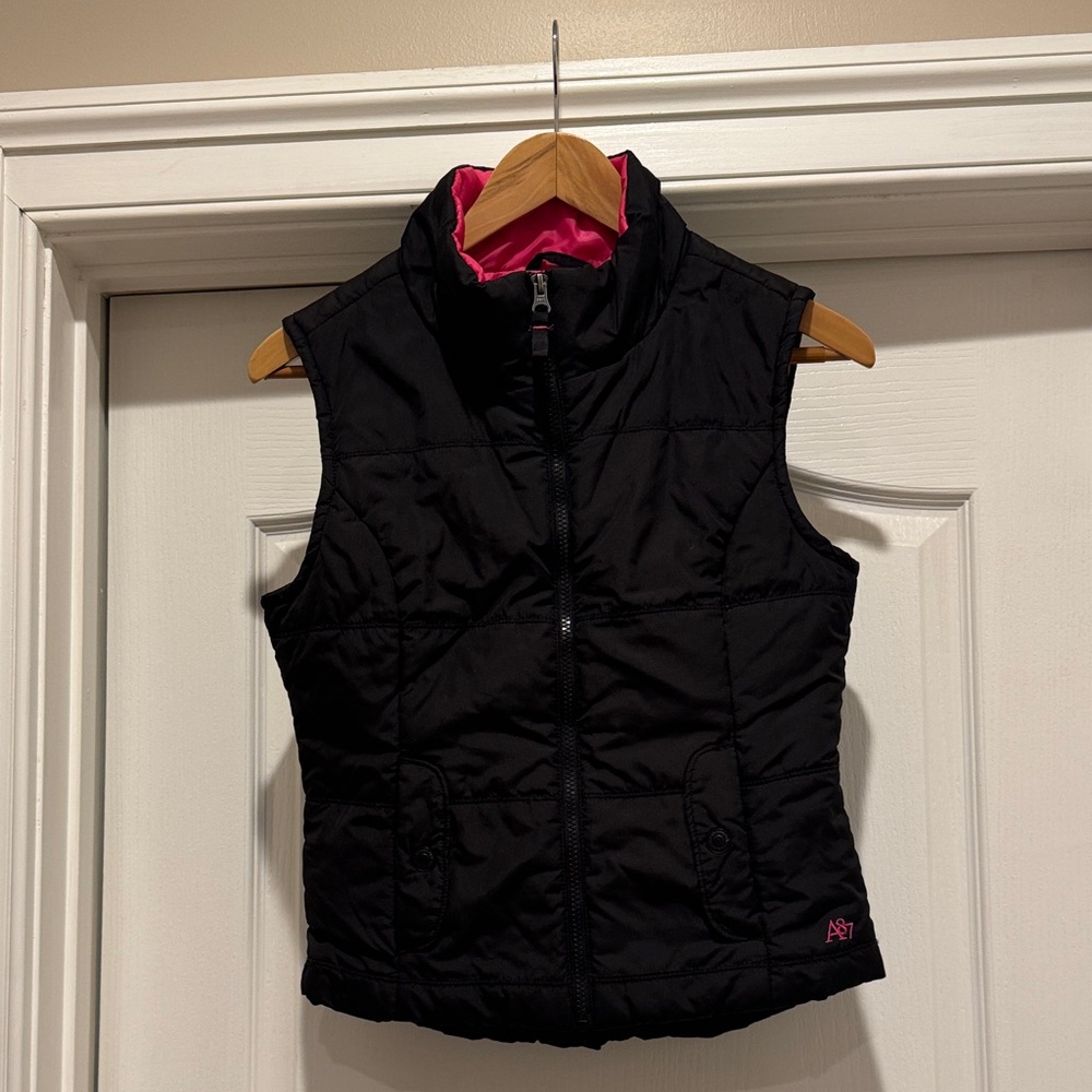 Aeropostale lightweight black quilted vest medium